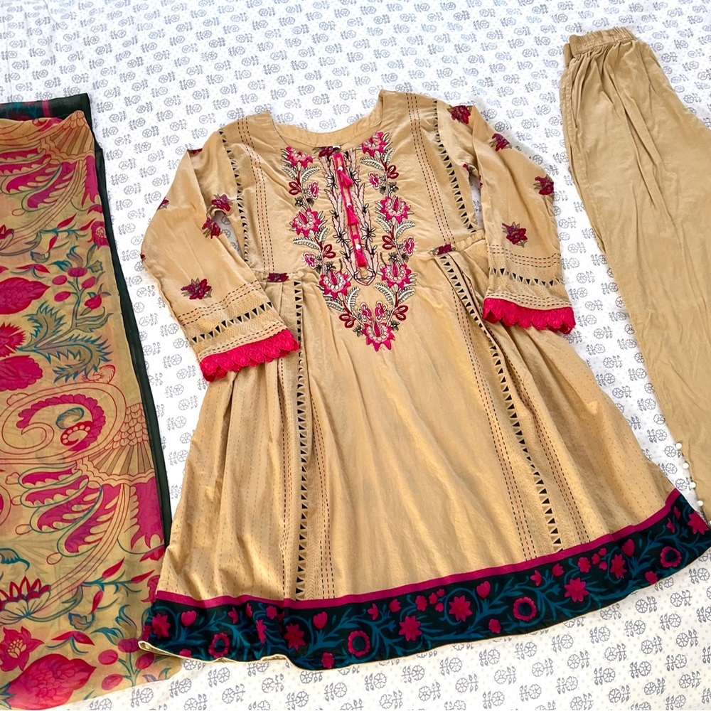 3pc Floral Embroidered Shalwar Kameez